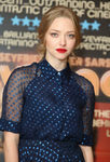 Amanda Seyfried se decide por un recogido bajo formal