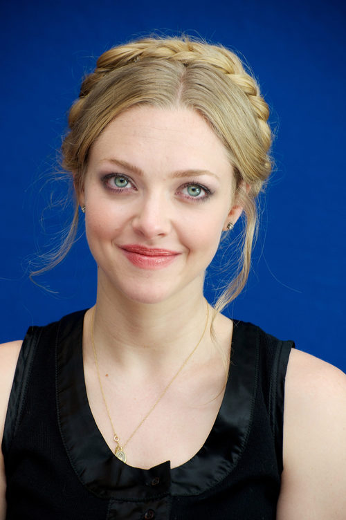 Amanda Seyfried opta por las trenzas milkmaid