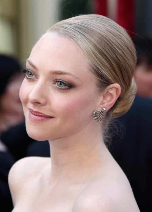 Amanda Seyfried se decide por un moño pulido
