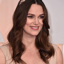 Keyra Knightley opta por lucir una diadema