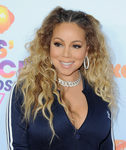 Mariah Carey luce dos trenzas de raíz asimétricas