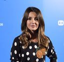 La blogguer Alexandra Pereira con pelo suelto y ondas