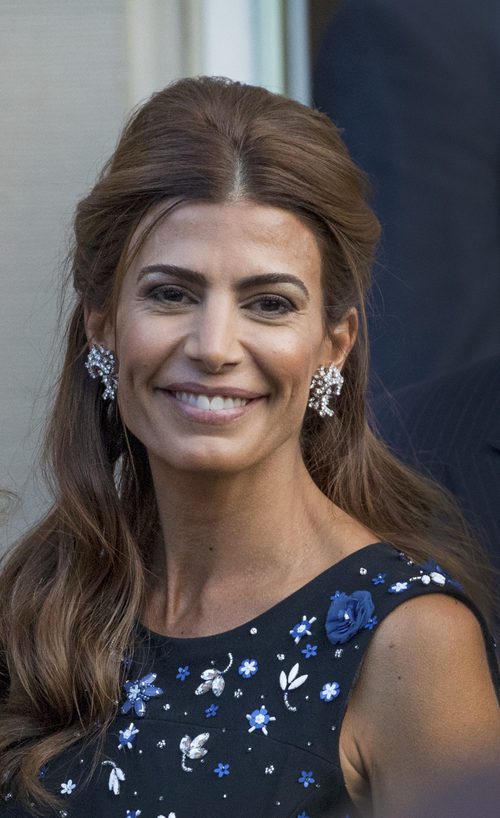 Juliana Awada con semirecogido