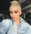 Kylie Jenner luce unos labios nude anaranjados
