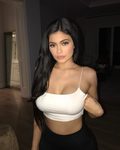 Kylie Jenner le da protagonismo a sus pestañas