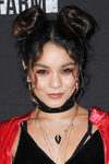 Vanessa Hudgens con dos enormes moños