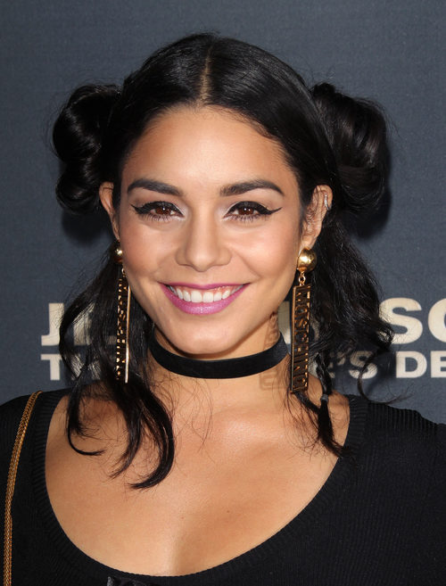 Vanessa Hudgens con maxi moños