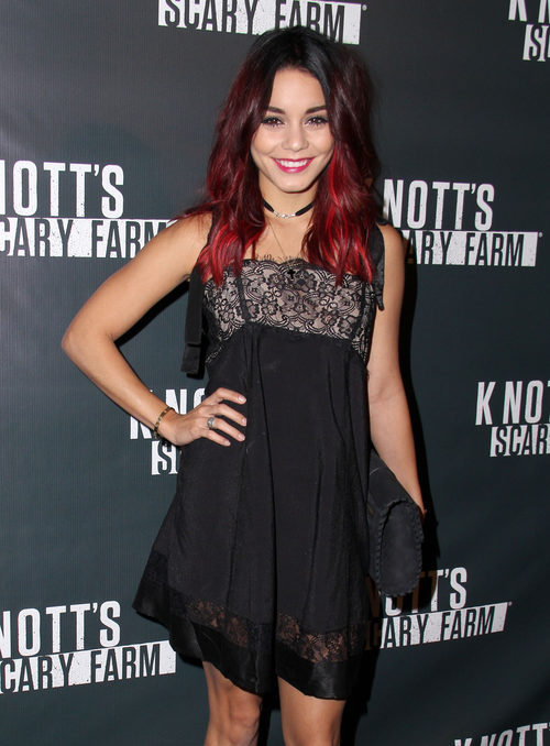 Vanessa Hugens con pelo rojo