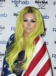 Kesha con el pelo flúor