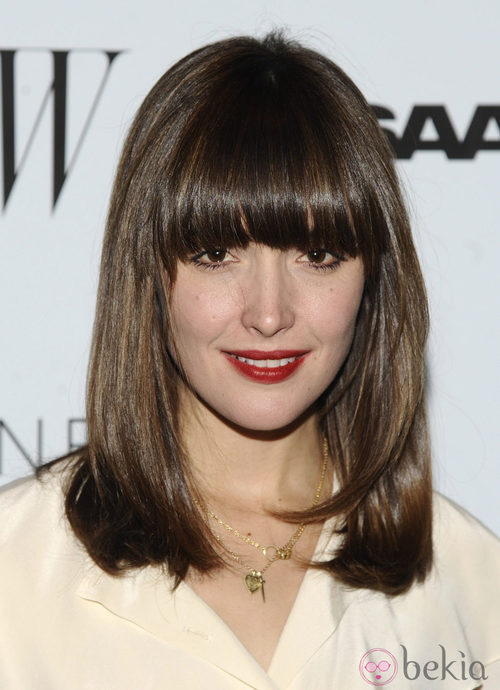 Rose Byrne con flequillo recto