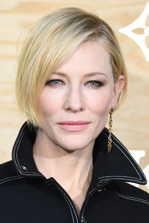 Cate Blanchett con el pelo corto y liso