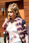 Gigi Hadid con peinado casual