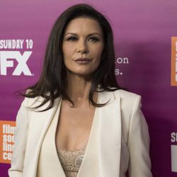 Catherine Zeta Jones con el pelo suelto