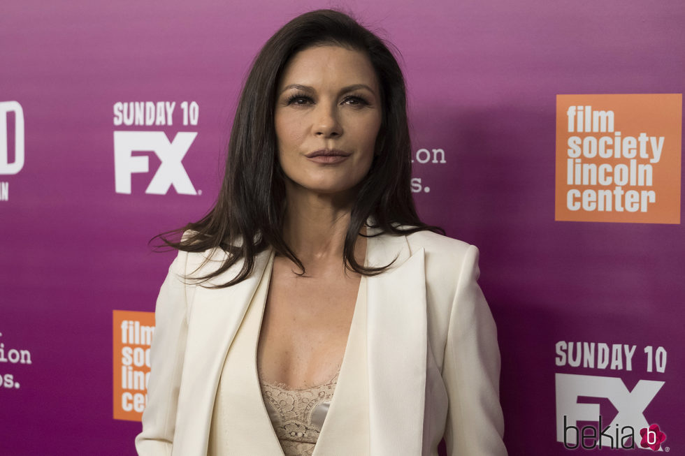 Catherine Zeta Jones con el pelo suelto