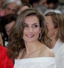 La Reina Letizia con el pelo suelto y ondulado