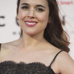 Adriana Ugarte con semirecogido de trenzas