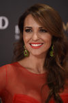 Paula Echevarria de rojo y ahumado de ojos