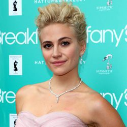 Pixie Lott con recogido