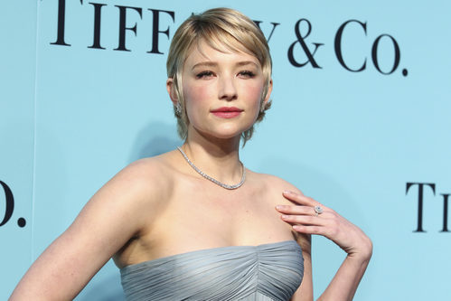 Haley Bennet luce un corte al estilo garçon