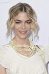 Jaime King con pelo recogido