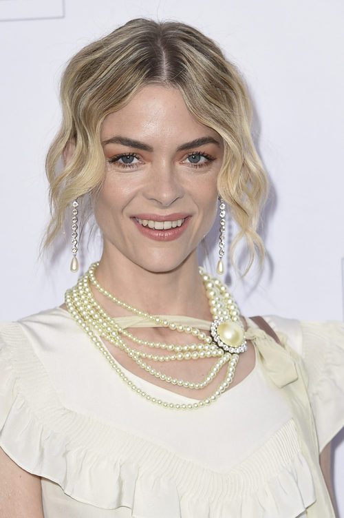 Jaime King con pelo recogido