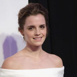 Emma Watson con el pelo recogido