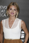 Amaia Salamanca se arriesga con unos labios frambuesa