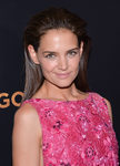 Katie Holmes opta por lucir volumen en su peinado