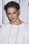 Katie Holmes apuesta por una corona de trenzas