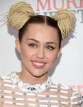 Miley Cyrus define su mirada gracias a la máscara de pestañas