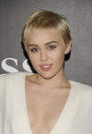 Miley Cyrus apuesta por un labial nude