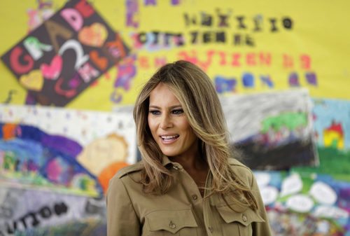 Melania Trump acude a un colegio en Arabia Saudí