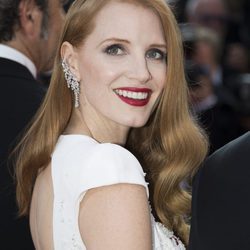 Jessica Chastain con un sofisticado labial rojo