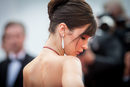 Bella Hadid opta por un elegante recogido