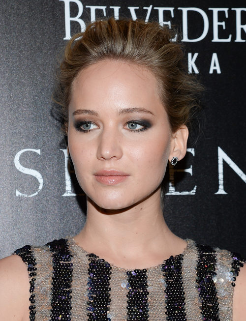 Jennifer Lawrence con melena recogida