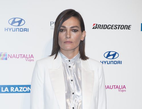 Laura Ponte con maquillaje negro