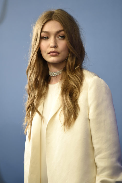 Gigi Hadid con una melena con ondas