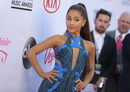 Ariana Grande se decanta por unas cejas más claras que su cabello