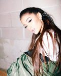 Ariana Grande apuesta por las pestañas postizas para rasgar su mirada