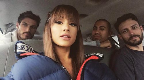 Ariana Grande opta por unos labios nude