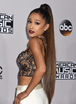 Ariana Grande apuesta por un rostro iluminado