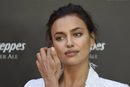 Irina Shayk con un recogido tipo messy