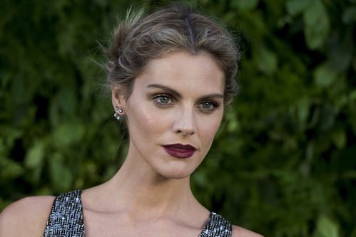 Amaia Salamanca con un recogido con trenzas