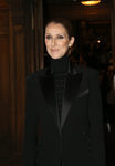 Céline Dion con el pelo recogido