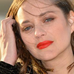 Marion Cotillard con labios rojos