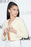 Zendaya esculpe su rostro con polvos bronceadores