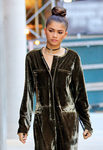Zendaya broncea sus mejillas