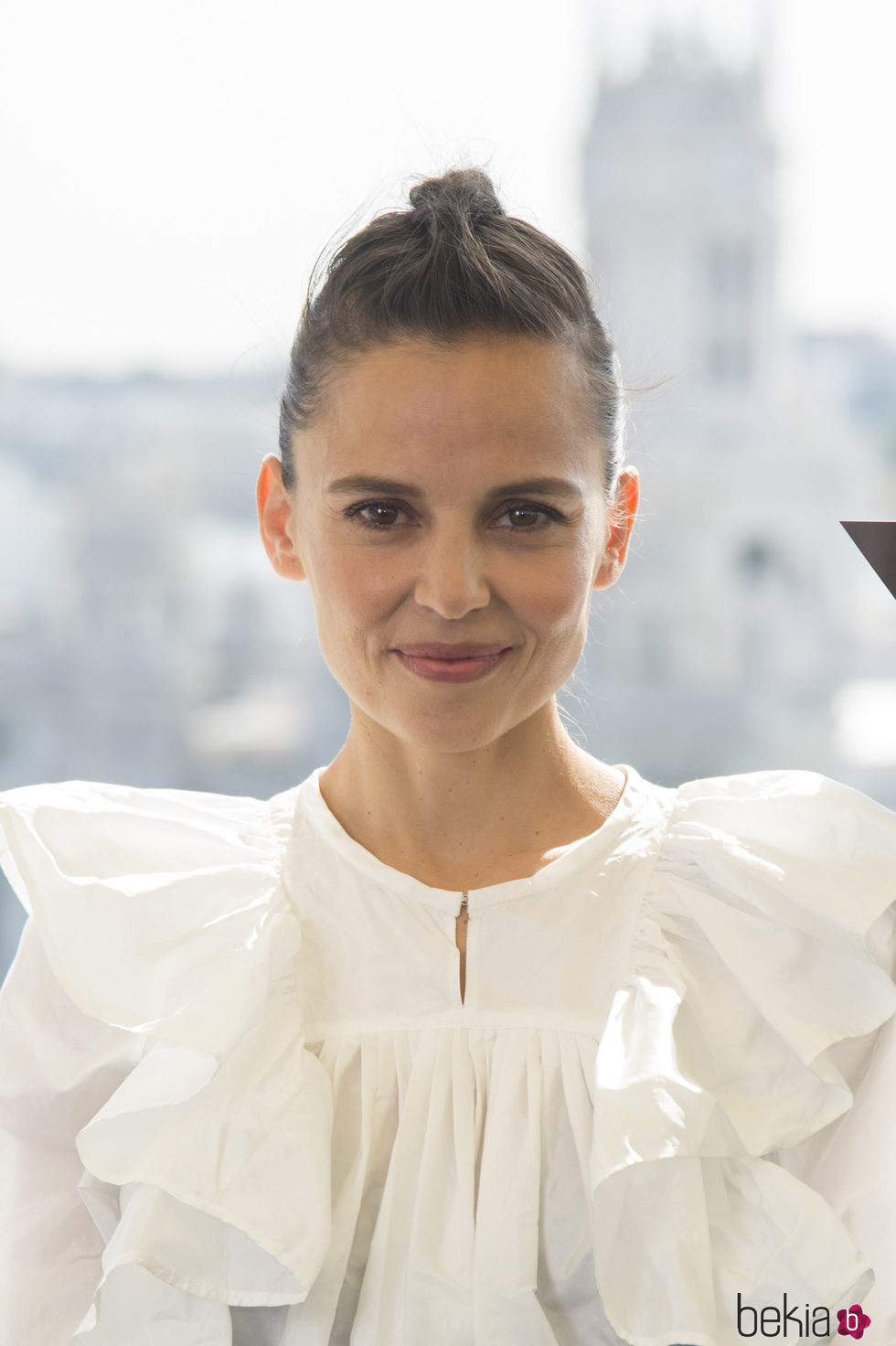 Elena Anaya con maquillaje natural y recogido
