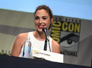 Gal Gadot enmarca su mirada con unas cejas pobladas