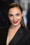 Gal Gadot se mantiene alejada del look cat-eye
